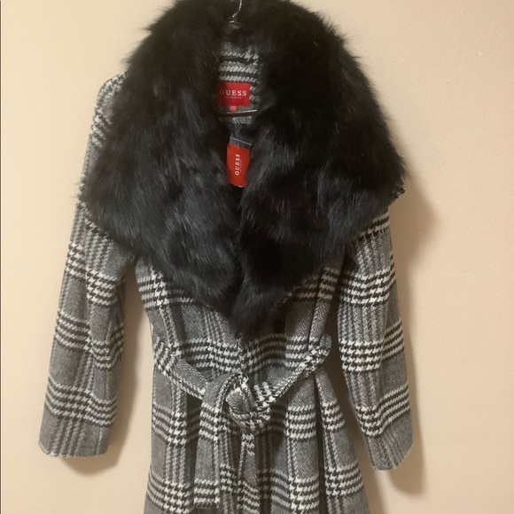 NEW Coat from GUESS XL size Premium Quality Coat with Gorgeous Fur - Picture 4 of 7